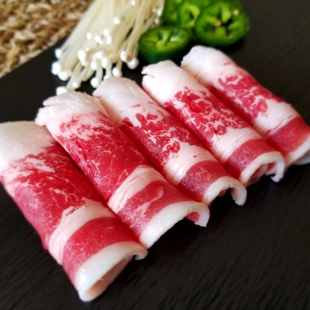 Presentación de plato de panceta de vaca